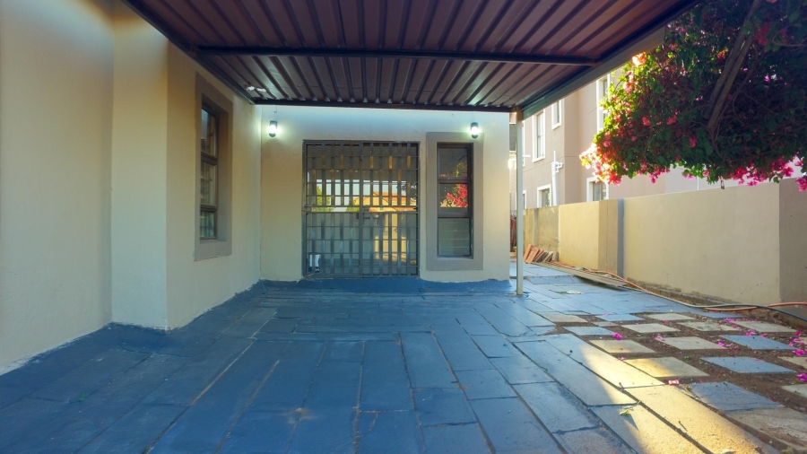 5 Bedroom Property for Sale in Waterkloof East North West